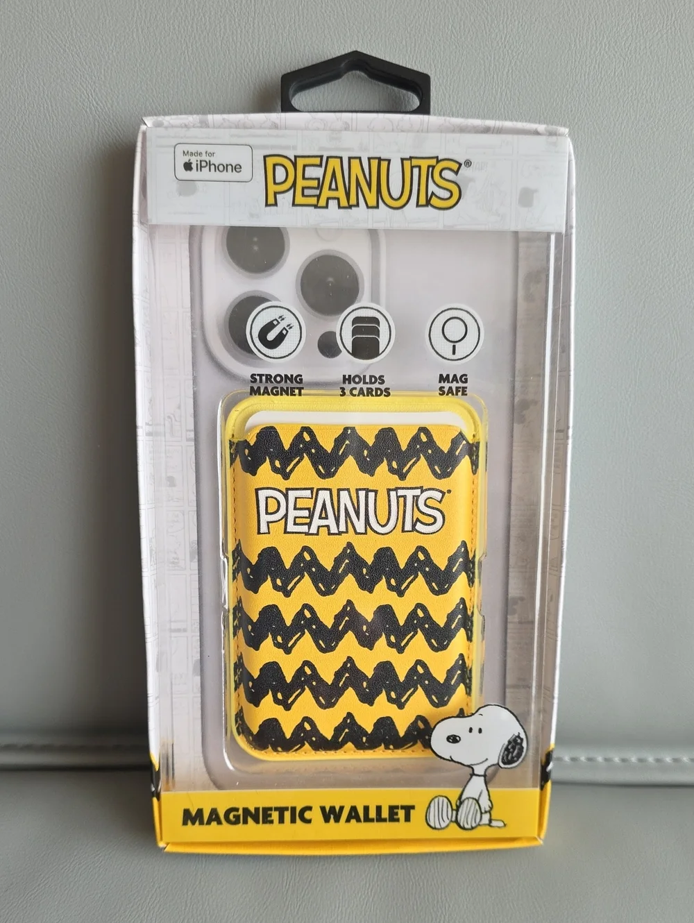 Peanuts Yellow Magnetic Wallet Card Holder with Black Zigzag